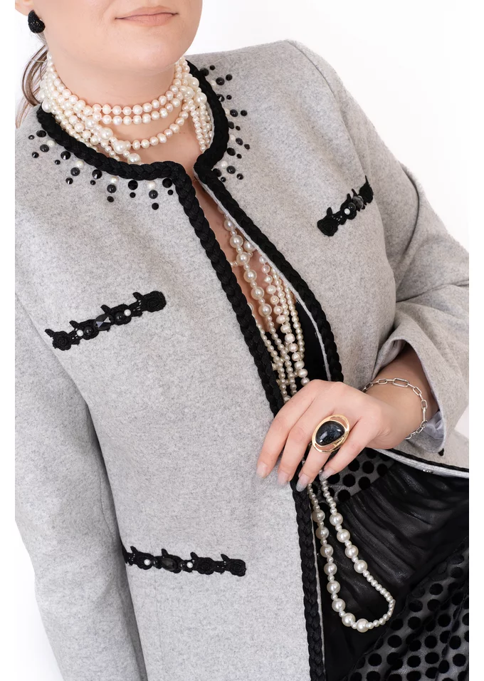 Sacou stylish din lana gri decorat cu detalii in contrast