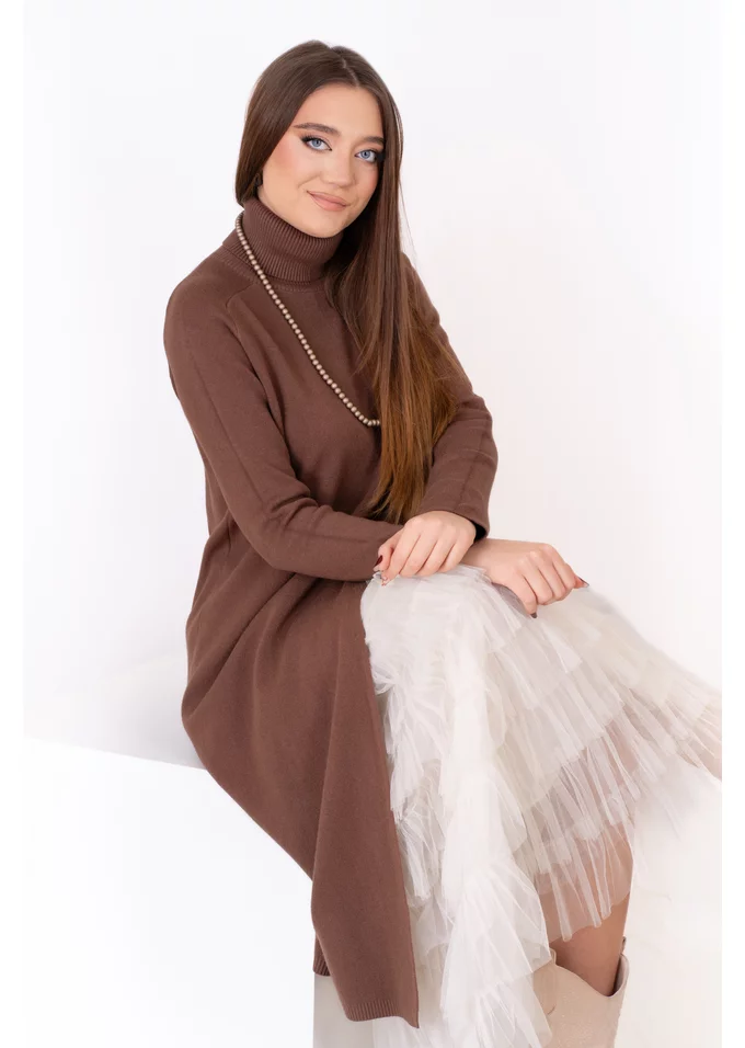 Tunica tricotat maro cu slit pe picior