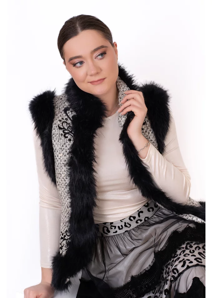 Vesta eleganta din tweed silver cream cu broderie si contur din blana