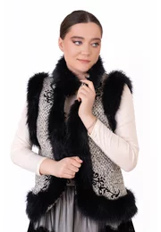 Vesta eleganta din tweed silver cream cu broderie si contur din blana