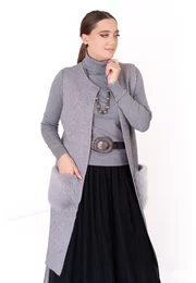 Vesta gri tricotata accesorizata cu buzunare din blanita