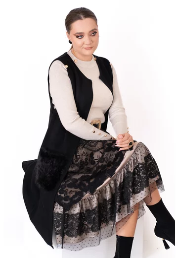 Vesta neagra  tricotata accesorizata cu buzunare din blanita