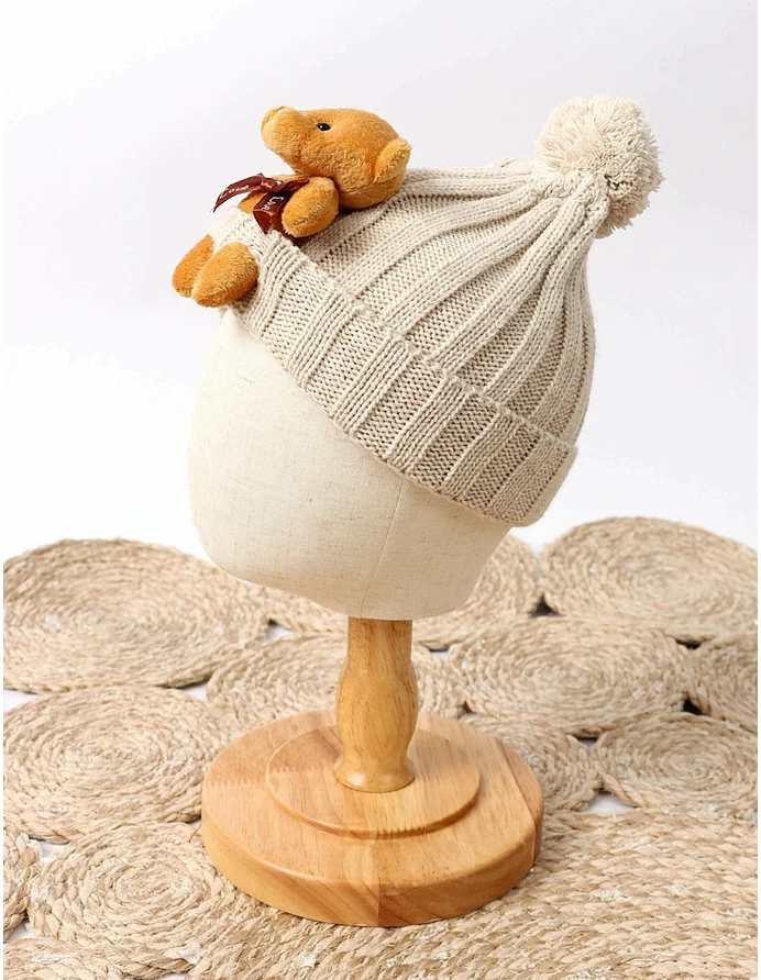 Caciulita Karry cu ursulet-crem picture - 4