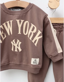 Compleu NY New York, maro
