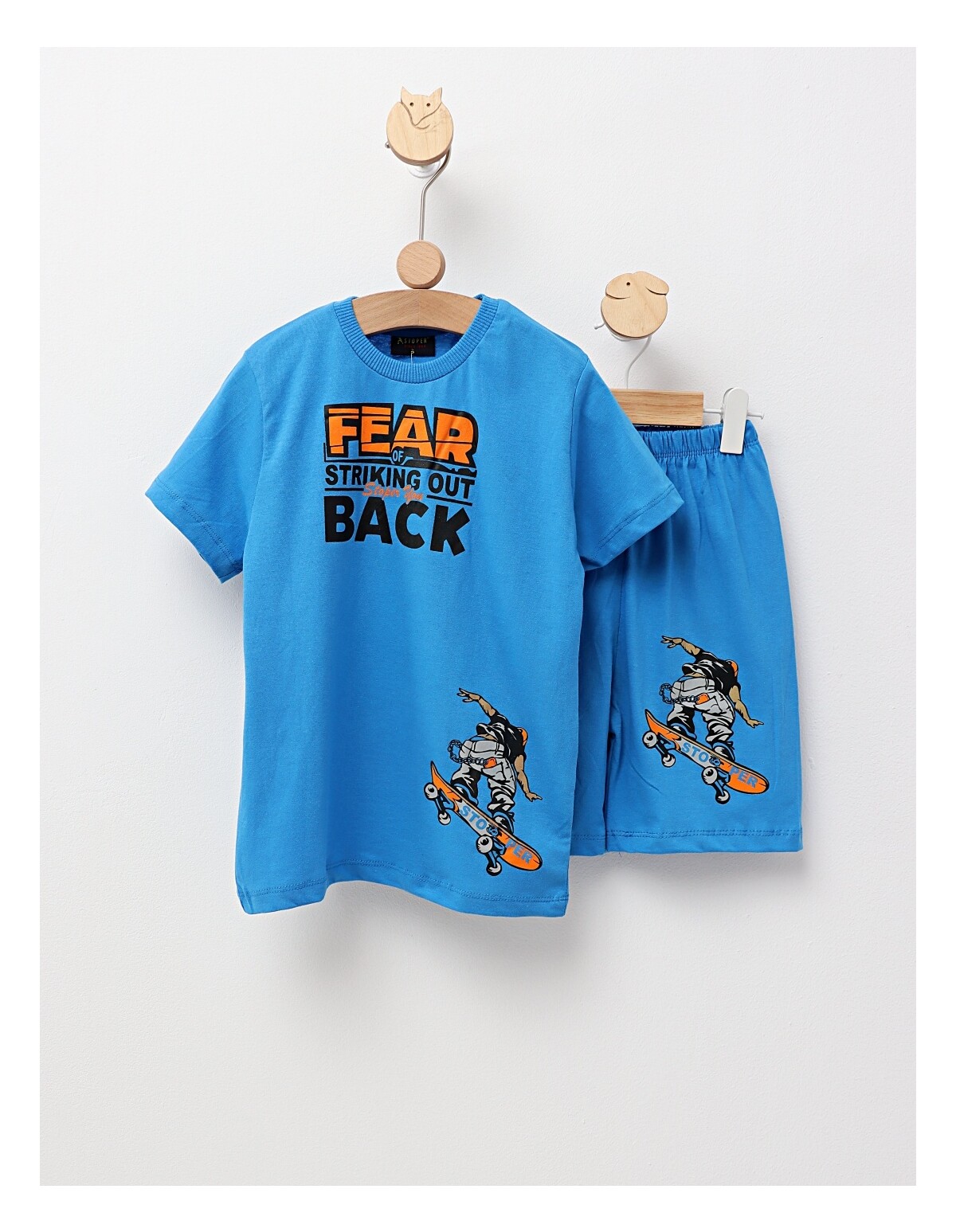 Compleu vara, Fear of Striking, albastru