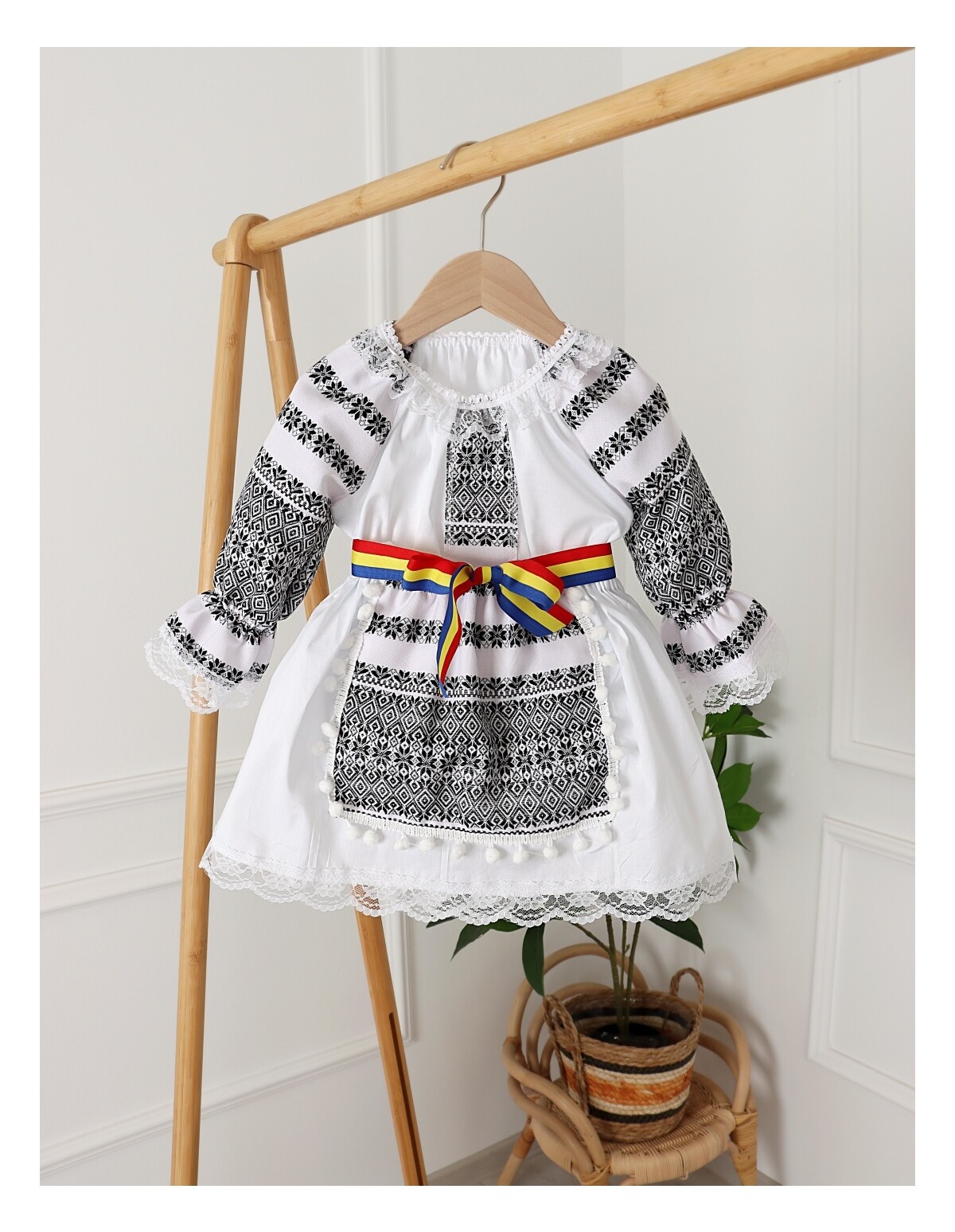 Costum popular fetite 3 piese negru