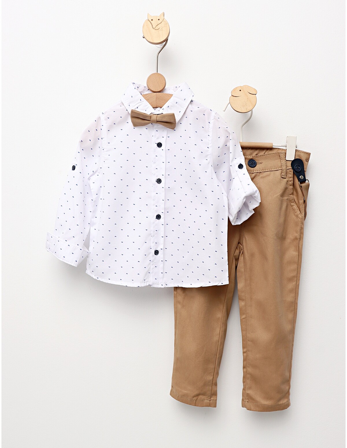 Costumas elegant, papion, bretele, cu bej