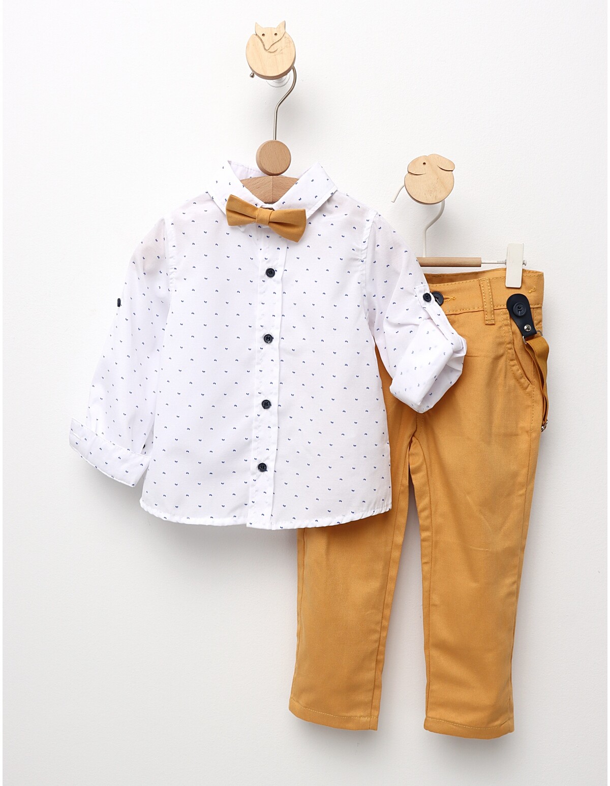 Costumas elegant, papion, bretele, cu galben