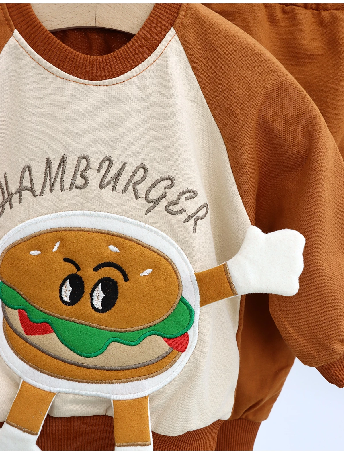 Costumas Hamburger model crem-maro