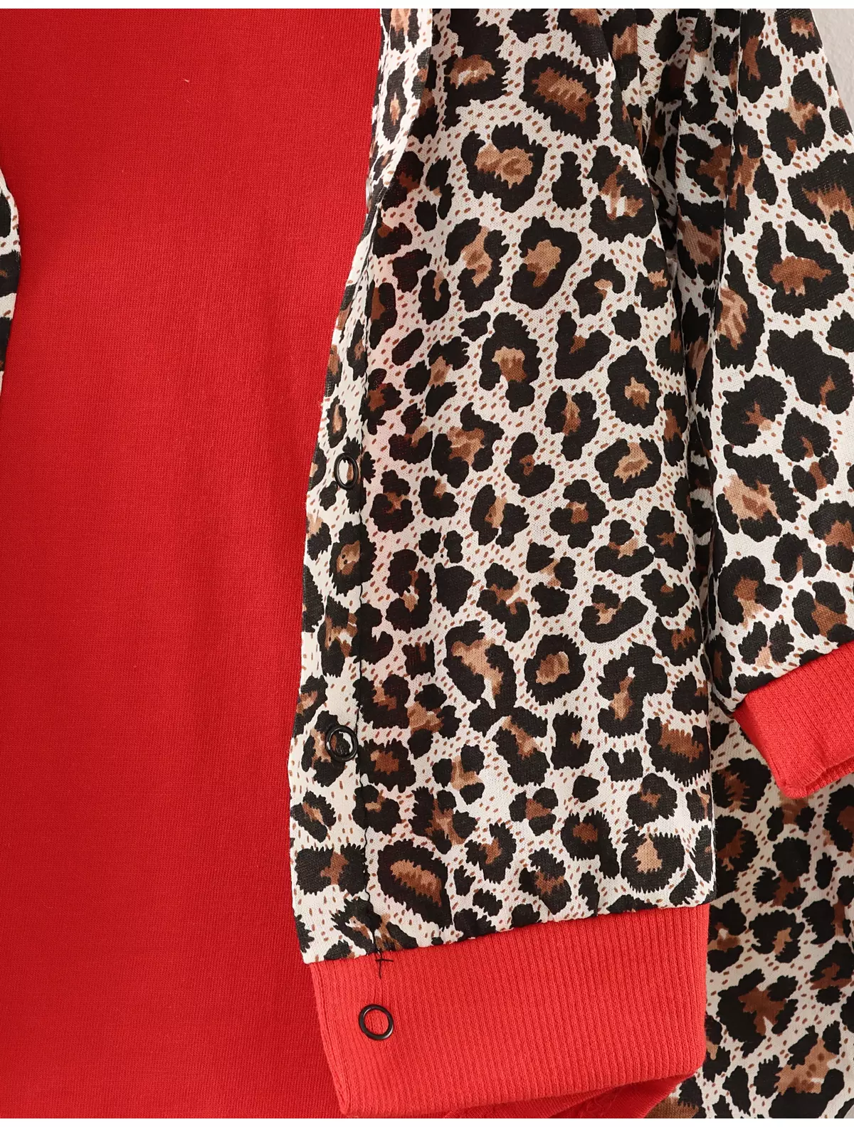 Costumas Leopardul Zen model cu rosu