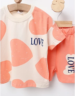 Costumas Love & Hear, corai