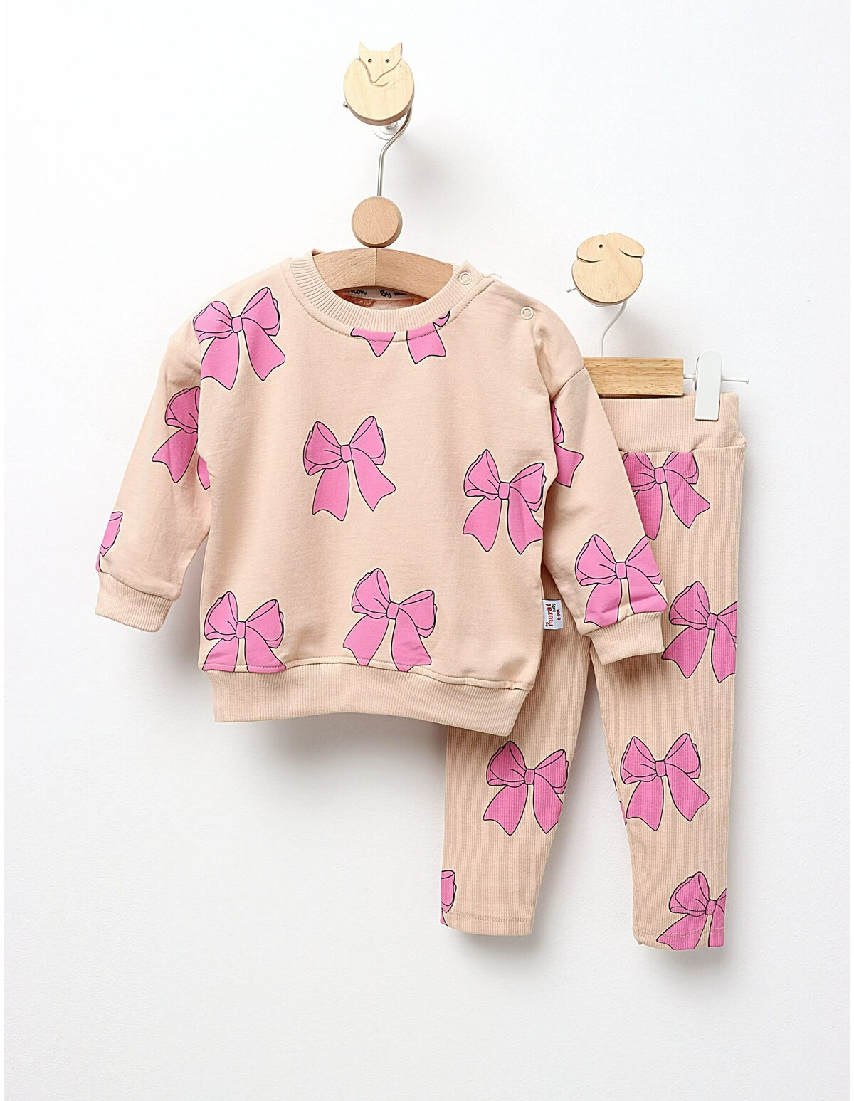 Costumas Multe Fundite model crem