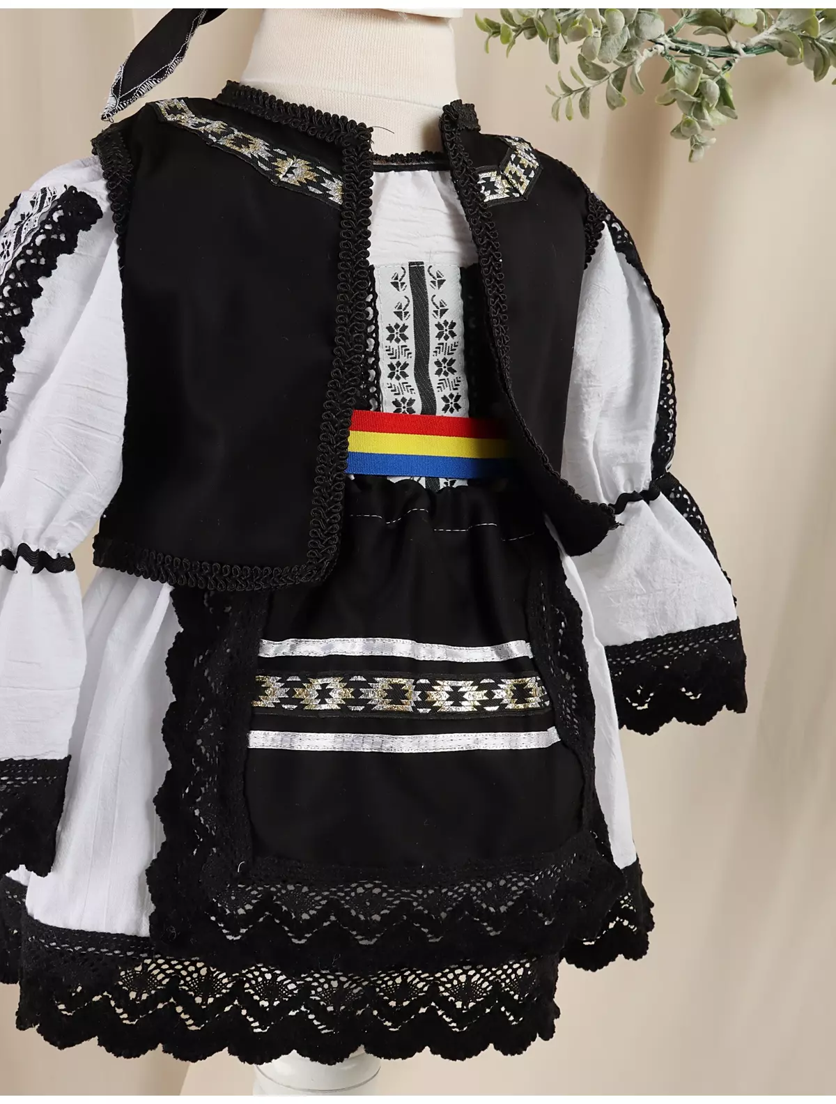 Costumas Traditional Ardelenesc alb-negru