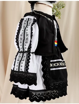 Costumas Traditional Ardelenesc alb-negru 2