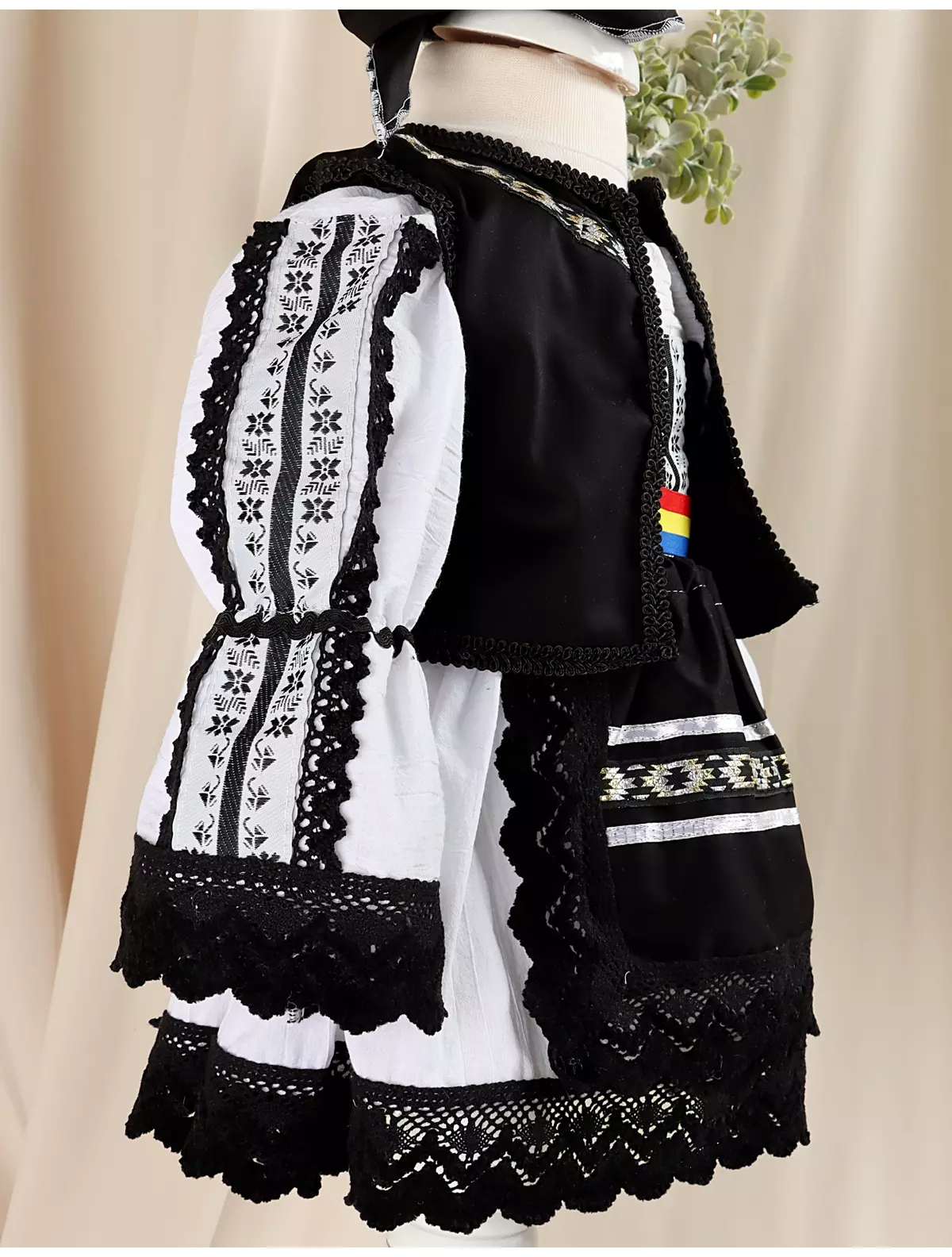 Costumas Traditional Ardelenesc alb-negru