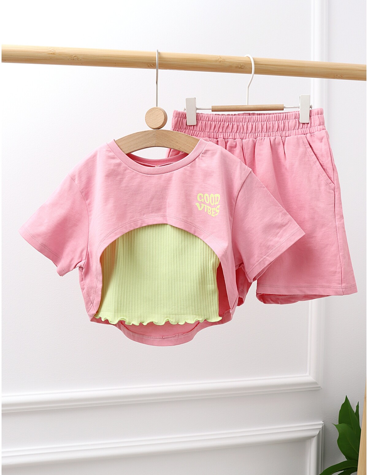 Costumas vara Crop Top Vibes cu roz