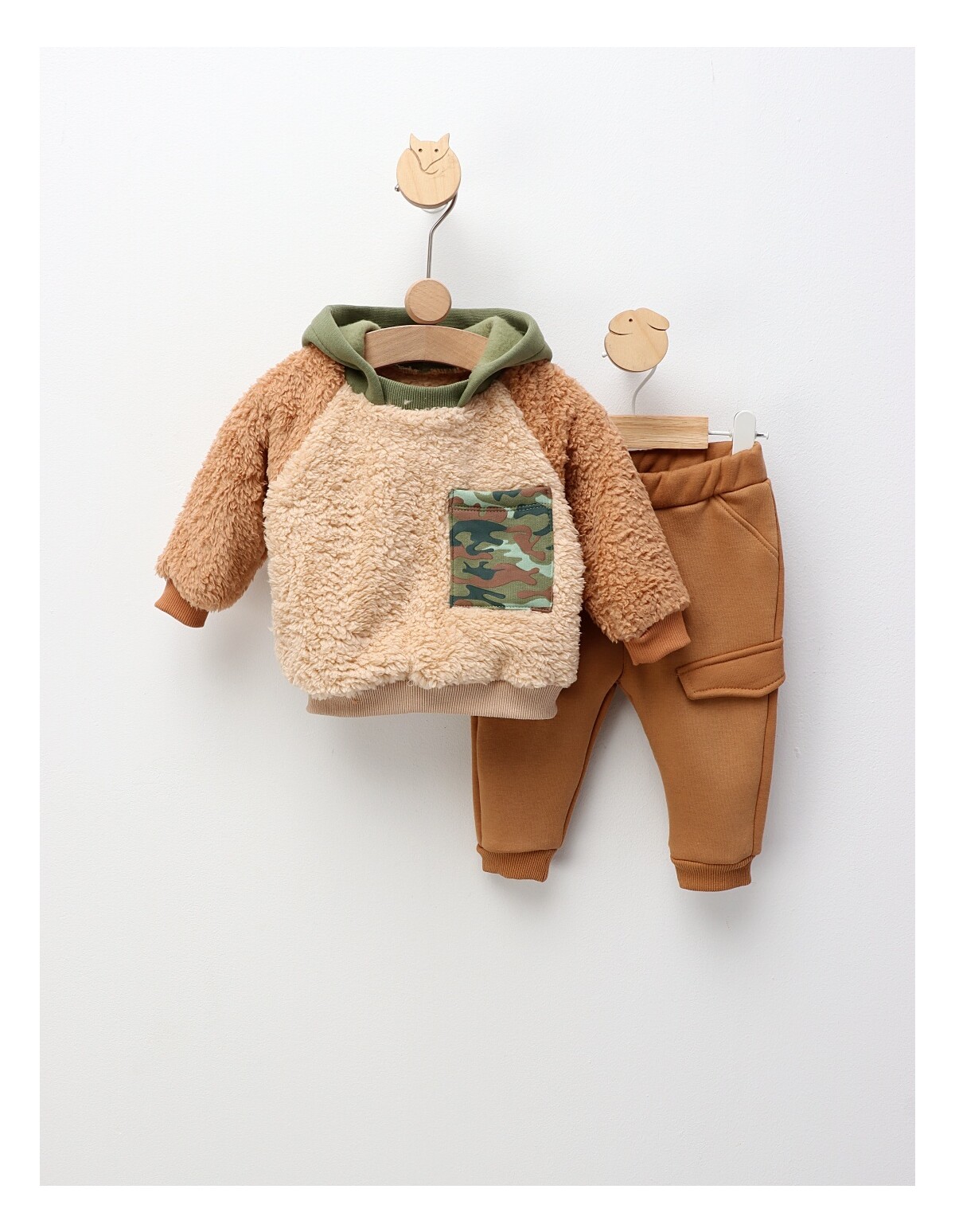 Costumas vatuit+cocolino, cu maro