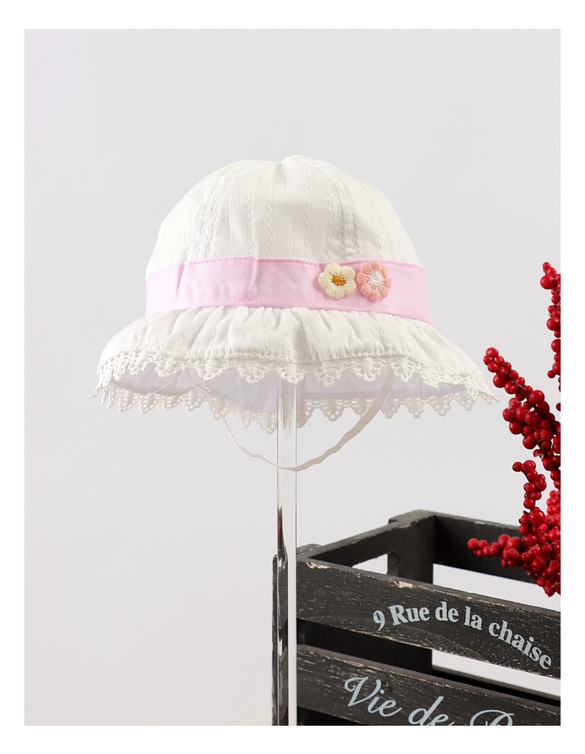 Palarie Zara brodata-floricele alb