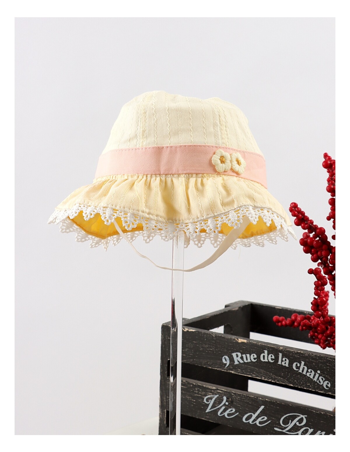 Palarie Zara brodata-floricele crem