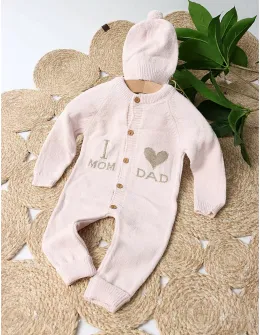 Salopeta cu fes Love Mom Dad acrilic roz