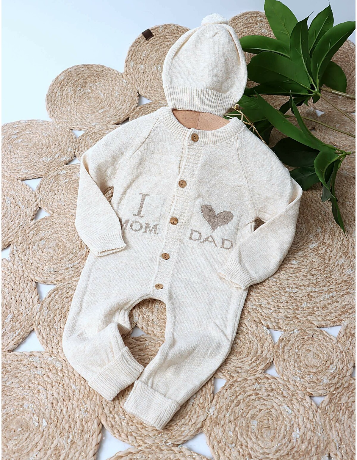 Salopeta cu fes Love Mom Dad acrilic crem