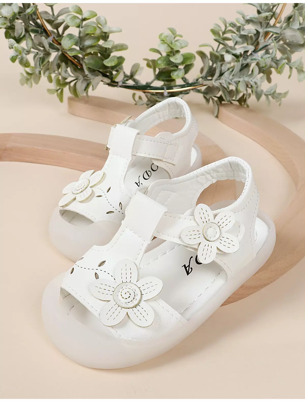 Sandalute floricele, model flexibil, alb