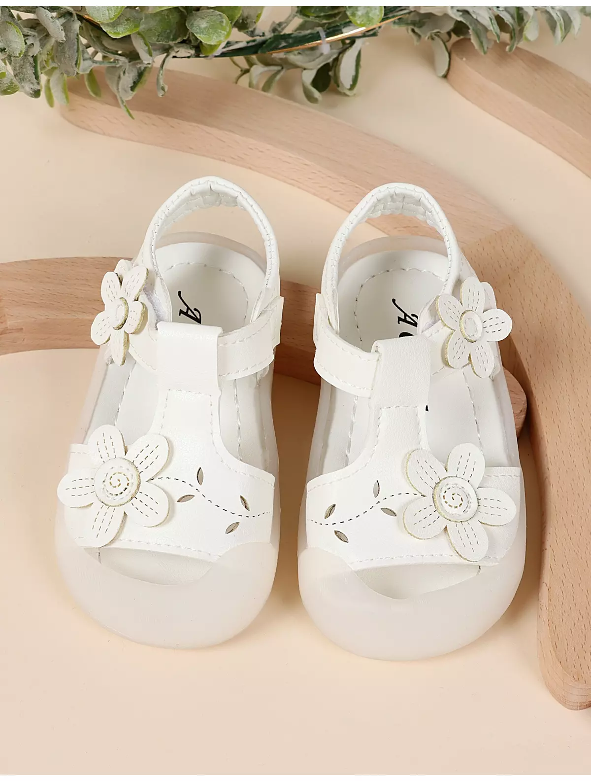 Sandalute floricele, model flexibil, alb