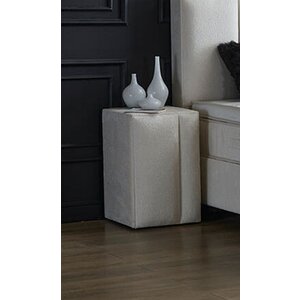 Noptieră Aura, design compact și elegant, PAL melaminat rezistent, spațiu depozitare integrat, culoare alb