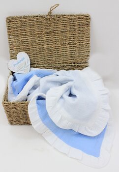 Paturica dubla muselina, Leo, cu volanas, albastru cu alb, 80x100 cm