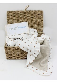 Paturica tricotata Anna, cu volanas, verso muselina inimioare maro, 80x100 cm, crem