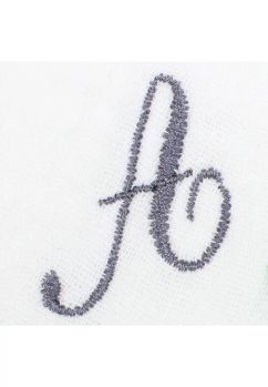Brodare o initiala, produs textil