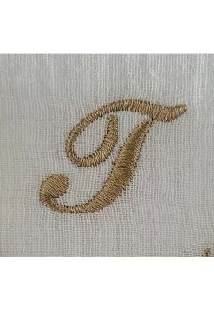 Brodare o initiala, produs textil