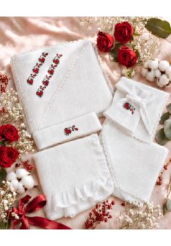 Trusou botez muselina, 8 piese, Mary, cu model, alb