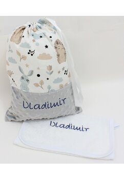 Set gradinita, saculet si prosopel, personalizat, minky gri cu iepuras si arici