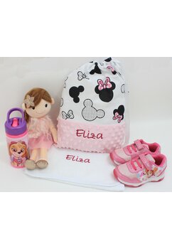Set gradinita, saculet si prosopel, personalizat, minky roz si figurine cu fundita