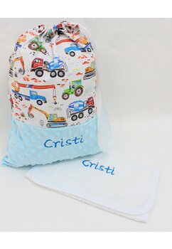 Set gradinita, saculet si prosopel, personalizat, minky turcoaz cu tractoare
