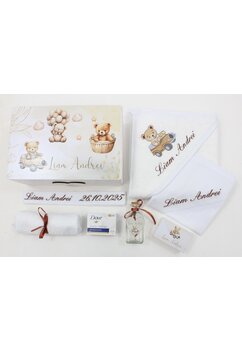 Trusou 8 piese, cutie de amintiri personalizata, ursuletul Martinel in masinuta, alb