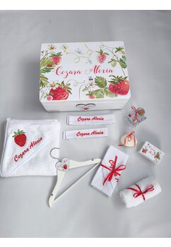 Trusou botez, cutie de amintiri personalizata, capsuni