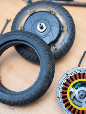 Roți, camere, cauciucuri pneumatice sau pline