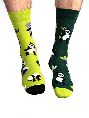 Bunte Socken mit Pandas im Nanushki Opa Panda Style