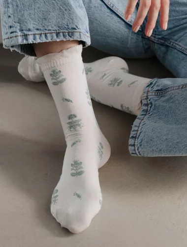 Ecrufarbene Socken mit Blumen Steven S017-034