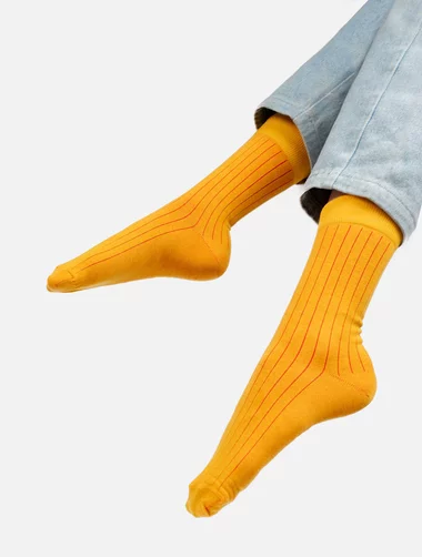 Kabak Gelbe Socken aus Bio-Baumwolle mit roten Streifen