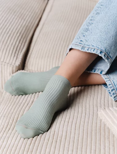 Kurze gestreifte Baumwollsocken Steven S137