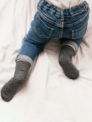 Schwarze Babysocken aus Bambus mit Metallfaden Steven S145-006