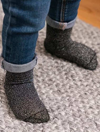Schwarze Babysocken aus Bambus mit Metallfaden Steven S145-006