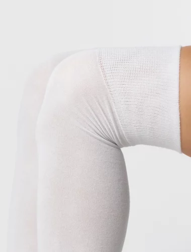 Steven S076-020 Lange weiße Leggings über den Kniestrümpfen