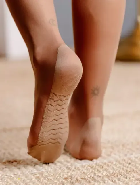 Sosete lungi cu talpa intarita si efect de masaj Fiore Massage 20 den