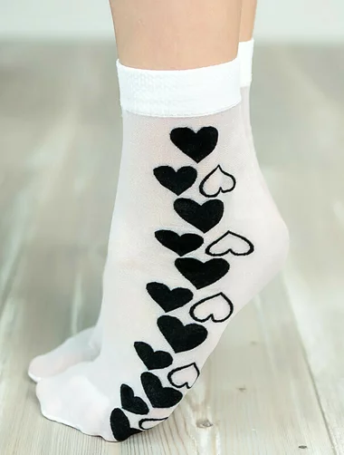 Sosete fete albe cu inimioare negre Knittex Cupid 20 den