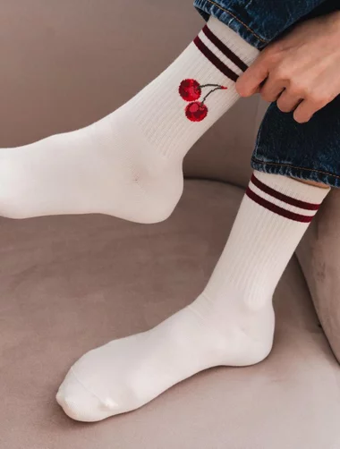 Sosete ecru cu dungi si cirese Steven S099-059