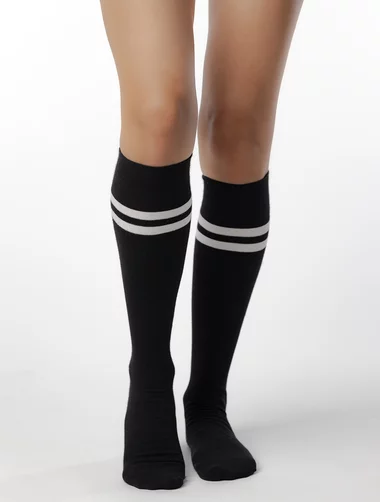 Sosete lungi sub genunchi negre cu dungi Steven S072-003